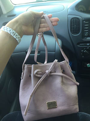 Женская сумочка светло-пурпурная через плечо